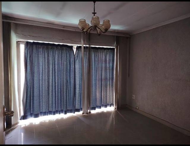 8 BEDROOM HOUSE FOR SALE IN LENASIA EXT 9